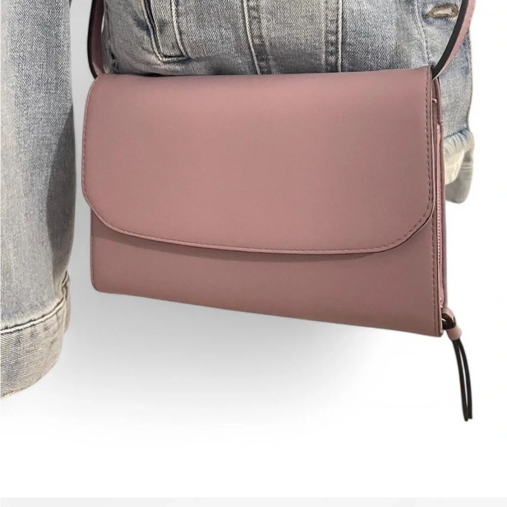 Simply Vera Elderberry Signature Mini Crossbody Bag NWT - Picture 2 of 3